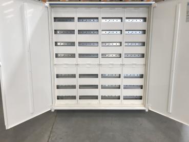 Hager Verteilerschrank mit 4x Verteiler ZU37KS, ZB34S